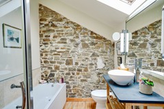 13. The Beaulieu room - Bathroom