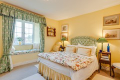 16. The Yellow Room - Hollamoor Farm