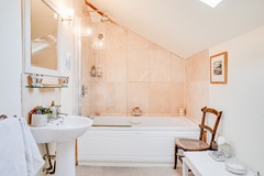 7. Les Martin Suite - Bathroom